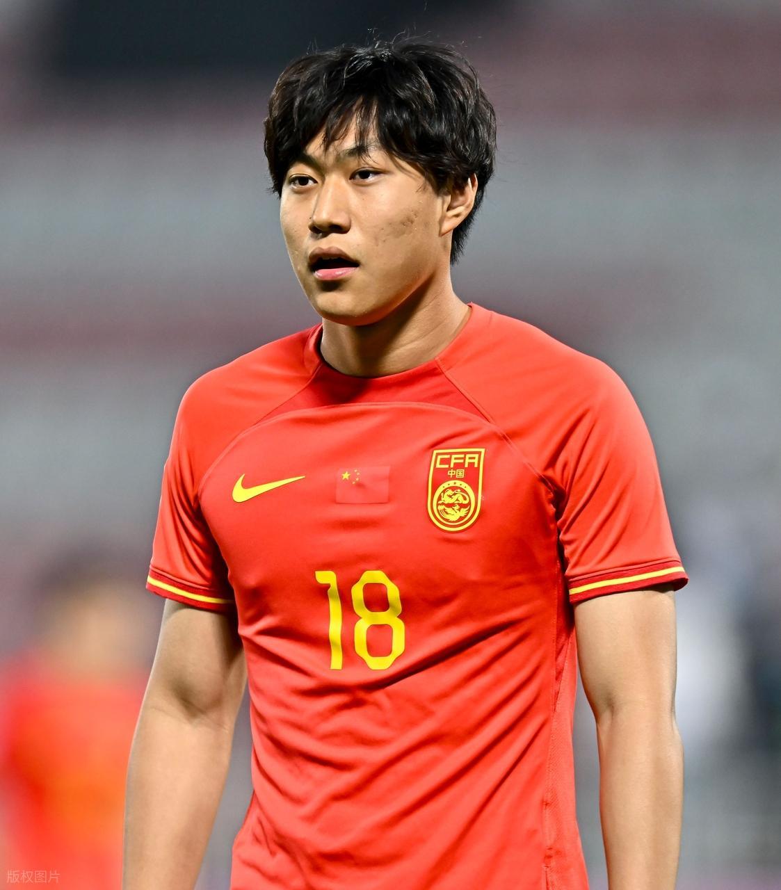 邝兆镭入选一线队?新赛季号码官宣,定位替补,即将迎来首秀